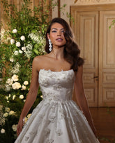 Fabulous White A-Line Strapless Beaded Ball Gown Sleeveless Cathedral Train Satin Wedding Dresses With 3D Flowers